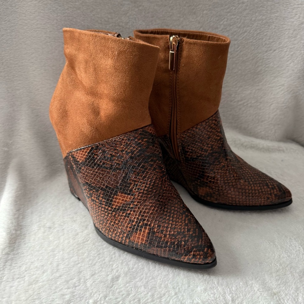 Comfort Brown Snakeskin Ankle Boots Women’s Size 7 M Side‎ Zip Shoes